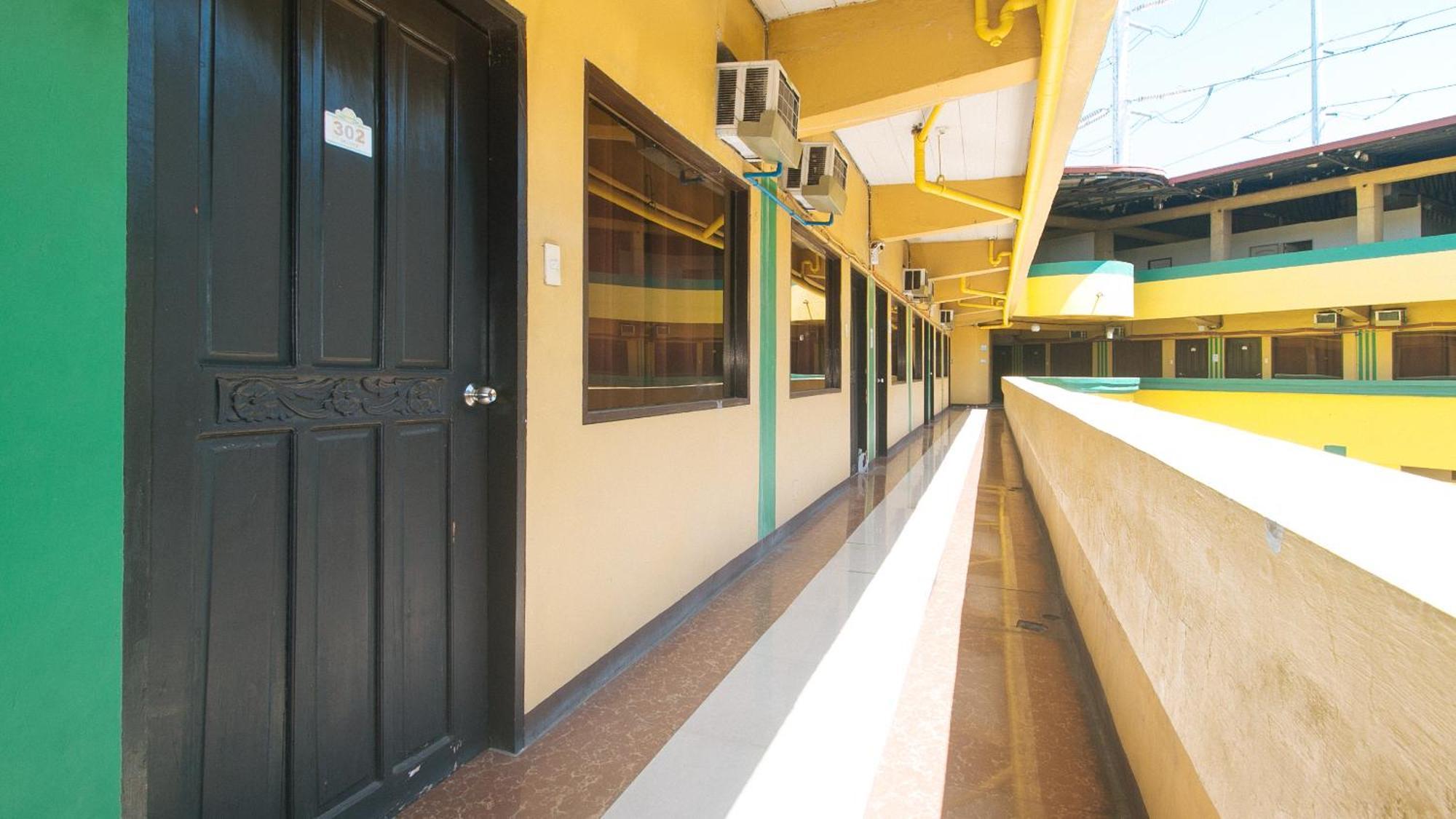 Reddoorz Near Sm City Muntinlupa San Pedro  Екстериор снимка